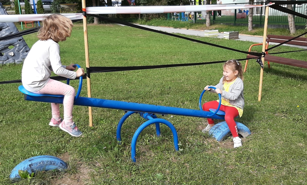 Zabawy Integracyjne Na świeżym Powietrzu Galeria › ZABAWY RUCHOWE WISIENEK NA ŚWIEŻYM POWIETRZU | Integracyjne