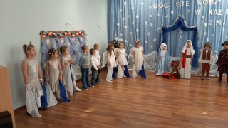Przedstawienie jasełkowe w wykonaniu dzieci z grupy Wisienki