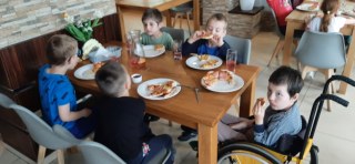 Wisienki spędzają Dzień Dziecka w Pizzerii Golińska