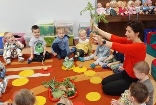 Maluszki odkrywają skarby z jesiennego sadu i ogrodu