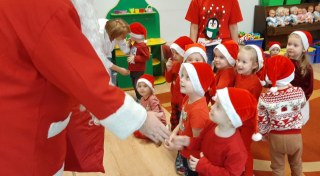 Mikołaj odwiedza grupę Małych odkrywców