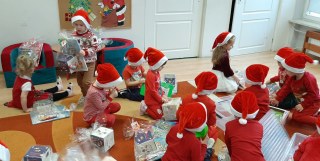 Mikołaj odwiedza grupę Małych odkrywców