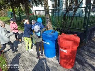 POZIOMKI OBCHODZĄ MIĘDZYNARODOWY DZIEŃ ZIEMI