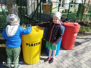 POZIOMKI OBCHODZĄ MIĘDZYNARODOWY DZIEŃ ZIEMI