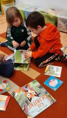 MALI ODKRYWCY ŚWIĘTUJĄ DZIEŃ KSIĄŻKI