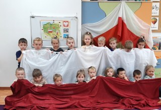 MALI ODKRYWCY ZDOBYWAJĄ WIEDZĘ NA TEMAT WŁASNEGO KRAJU
