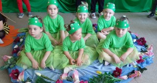 PRZEDSTAWIENIE DLA RODZICÓW ‘PRZYGODY NIEGRZECZNEJ ŻABKI’