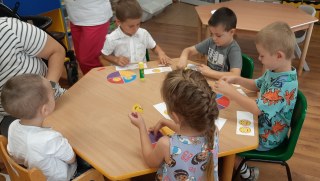 MALI ODKRYWCY WRACAJĄ PO WAKACJACH DO PRZEDSZKOLA