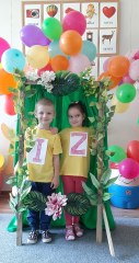 ‘KIEDY ŚMIEJE SIĘ DZIECKO, ŚMIEJE SIĘ CAŁY ŚWIAT’ DZIEŃ PRZEDSZKOLAKA W GRUPIE MAŁYCH ODKRYWCÓW