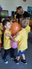 ‘KIEDY ŚMIEJE SIĘ DZIECKO, ŚMIEJE SIĘ CAŁY ŚWIAT’ DZIEŃ PRZEDSZKOLAKA W GRUPIE MAŁYCH ODKRYWCÓW