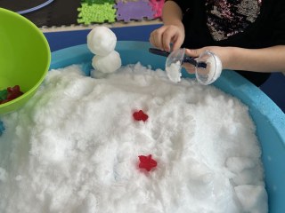 ZIMOWE ZAJĘCIA SENSORYCZNE