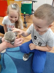 DZIECI Z PRZEDSZKOLA UCZESTNIKAMI WIOSENYCH WARSZTATÓW ZOOLOGICZNYCH