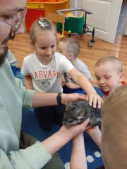 DZIECI Z PRZEDSZKOLA UCZESTNIKAMI WIOSENYCH WARSZTATÓW ZOOLOGICZNYCH