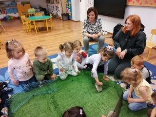 DZIECI Z PRZEDSZKOLA UCZESTNIKAMI WIOSENYCH WARSZTATÓW ZOOLOGICZNYCH