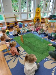 DZIECI Z PRZEDSZKOLA UCZESTNIKAMI WIOSENYCH WARSZTATÓW ZOOLOGICZNYCH