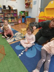 DZIECI Z PRZEDSZKOLA UCZESTNIKAMI WIOSENYCH WARSZTATÓW ZOOLOGICZNYCH