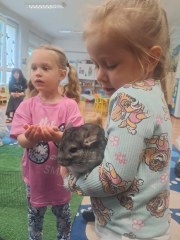 DZIECI Z PRZEDSZKOLA UCZESTNIKAMI WIOSENYCH WARSZTATÓW ZOOLOGICZNYCH