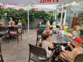 WYJŚCIE NA LODY – ZAKOŃCZENIE ROKU SZKOLNEGO W GRUPIE MAŁYCH ODKRYWCÓW