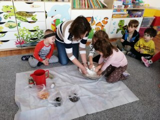 POZIOMKI TWORZĄ KRAINĘ BAŁWANKÓW